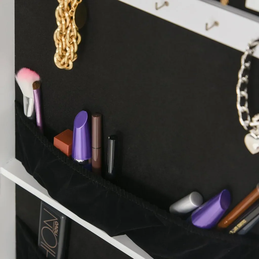 Spiegel mit Beleuchtung und Schmuckschrank