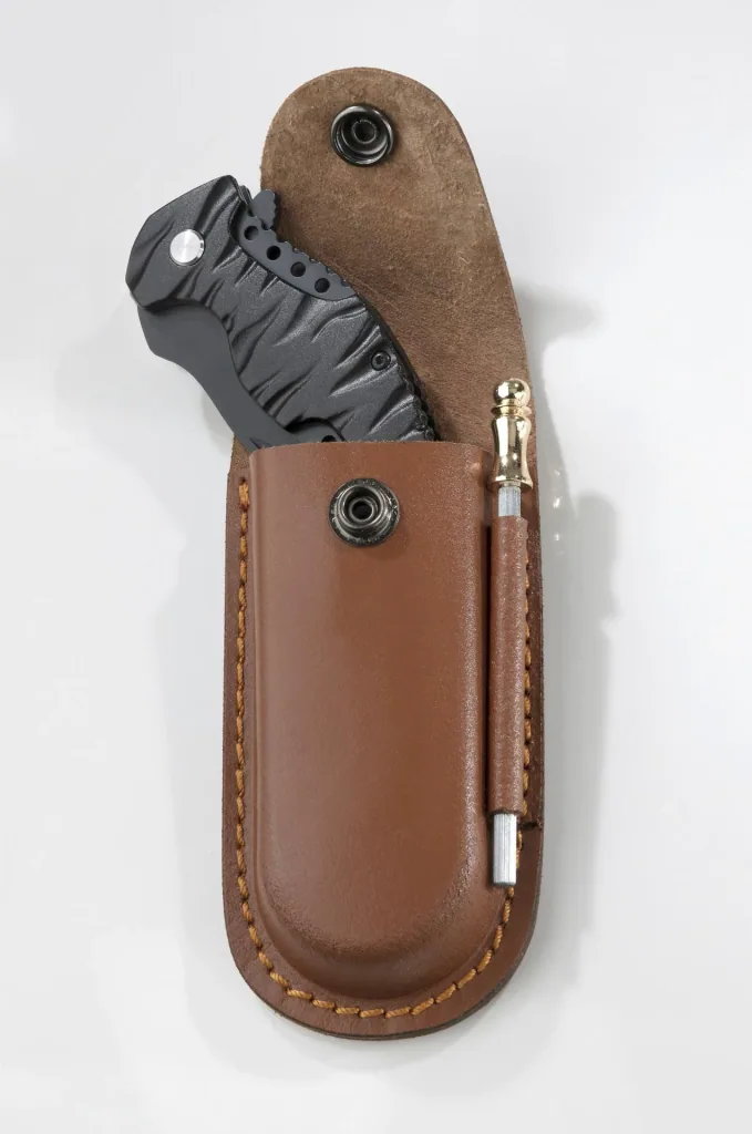 Messertasche aus Leder mit Wetzstahl