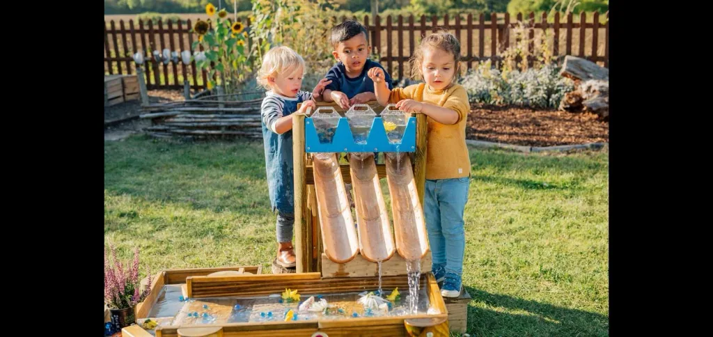 Discovery Wasserspiel Forest , Outdoor-Wasserspiel für Kinder aus Holz, Malscheibe, natur