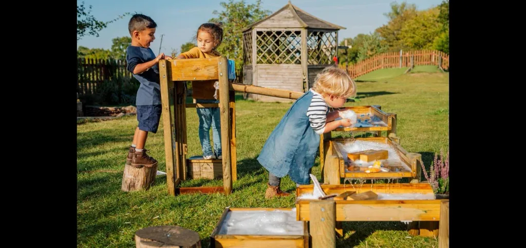 Discovery Wasserspiel Forest , Outdoor-Wasserspiel für Kinder aus Holz, Malscheibe, natur