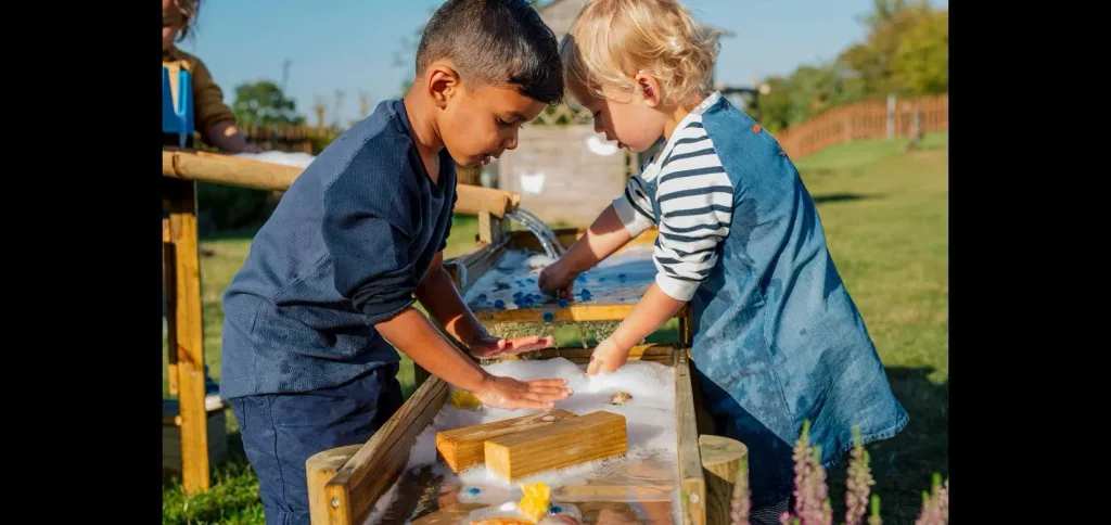 Discovery Wasserspiel Forest , Outdoor-Wasserspiel für Kinder aus Holz, Malscheibe, natur