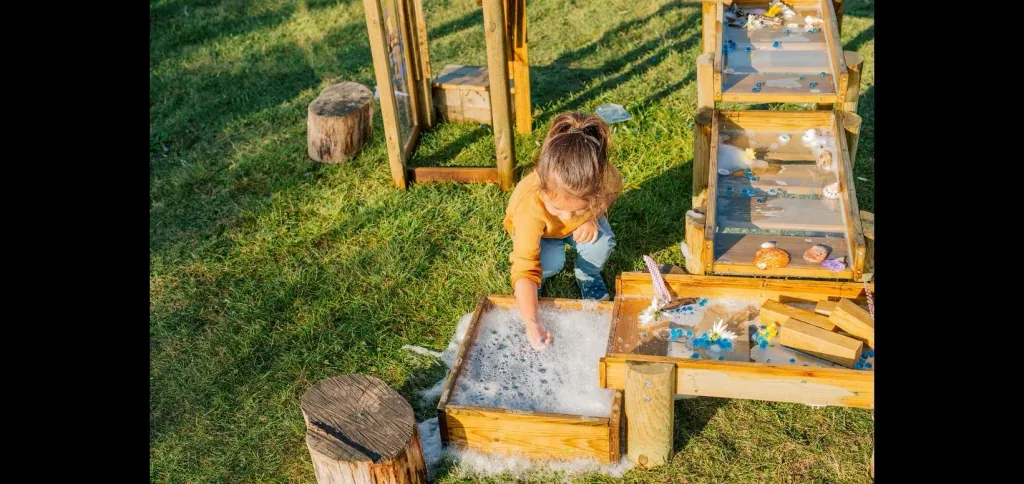 Discovery Wasserspiel Forest , Outdoor-Wasserspiel für Kinder aus Holz, Malscheibe, natur