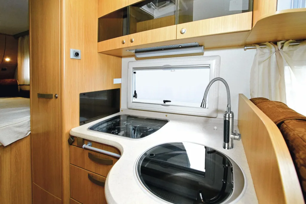 Warm- & Kaltwasserarmatur, elektrisch, Edelstahl, 3600 Watt