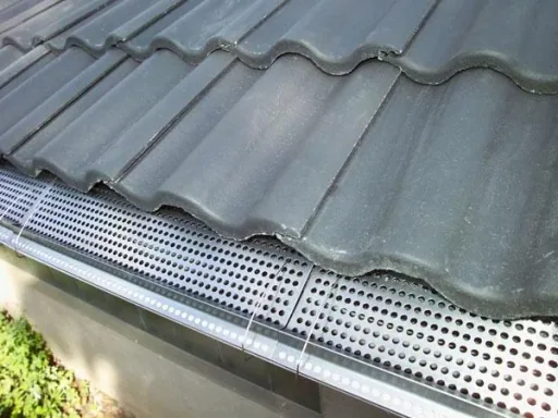 Edelstahl Dachrinnenschutz 6 Platten je 50 cm Länge/ 10 cm Tiefe