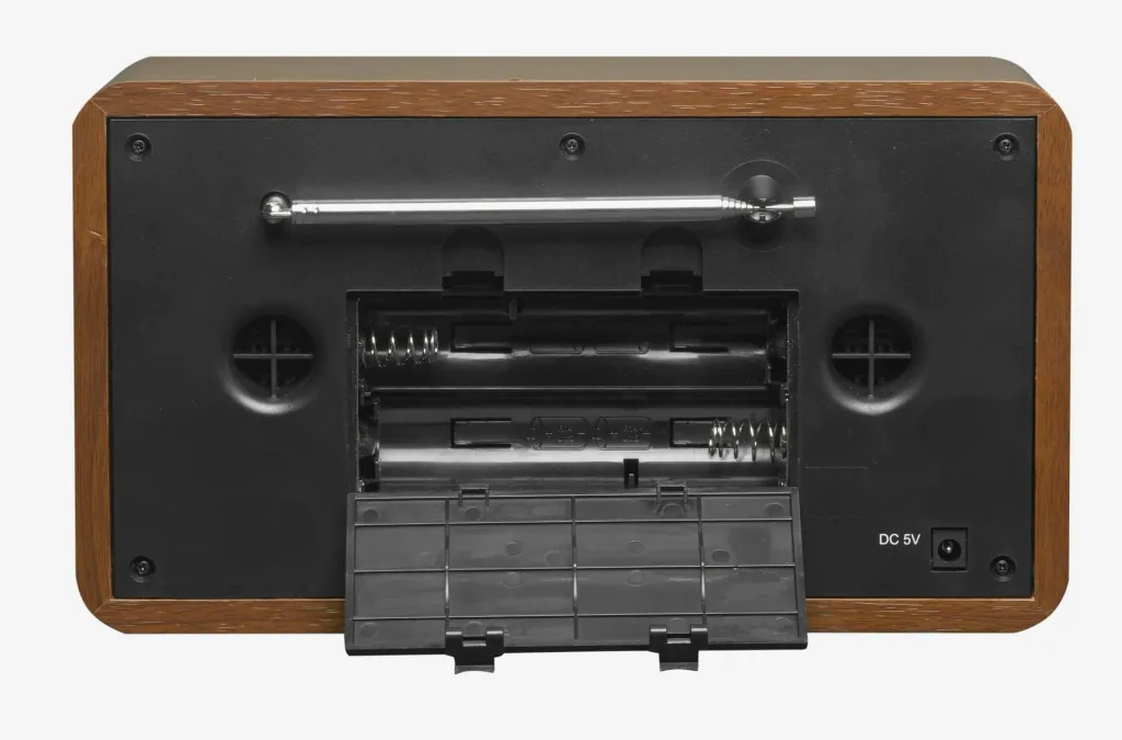 DAB+ Radio mit Weckfunktion im formschönen Holzgehäuse