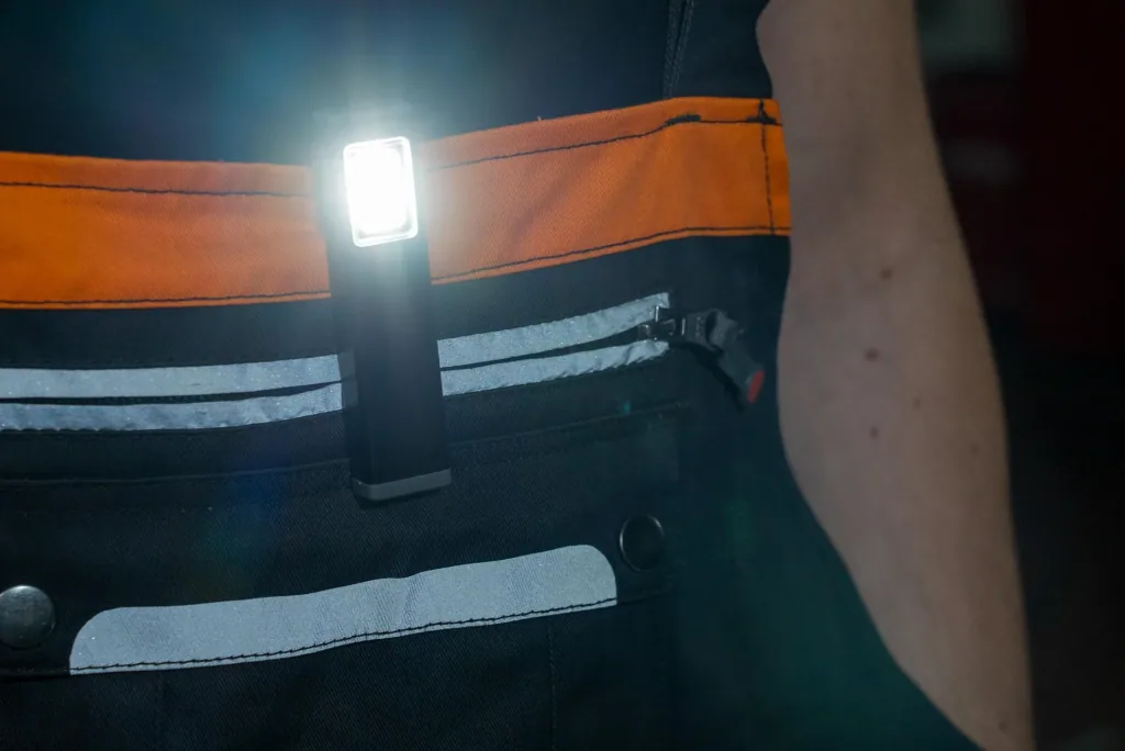 Profi Mini Werkstattleuchte mit 4,5 Watt COB-LED, wiederaufladbar