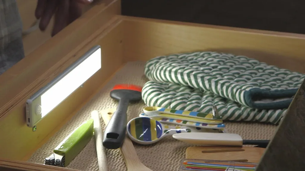 HandyLUX Slim Bright - Magnetische Power-Leiste mit Bewegungsmelder
