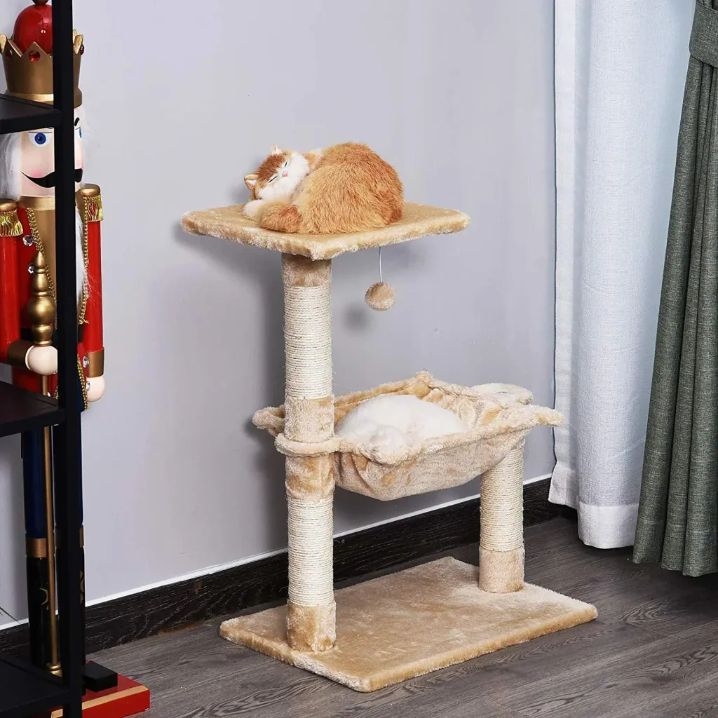 Katzenbaum mit Sisalsäulen
