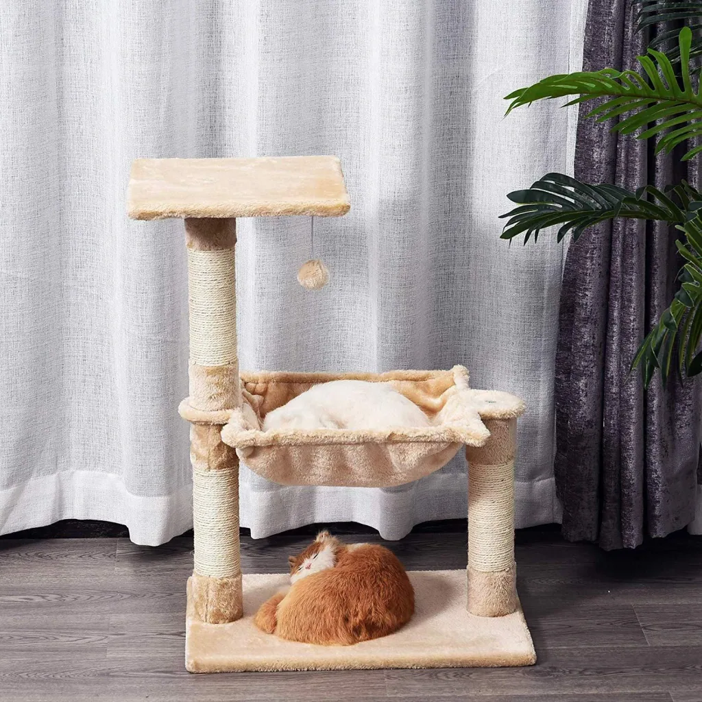 Katzenbaum mit Sisalsäulen