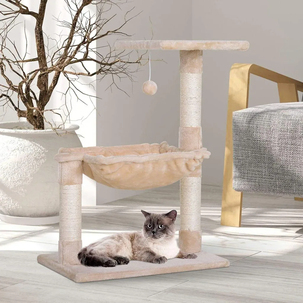 Katzenbaum mit Sisalsäulen