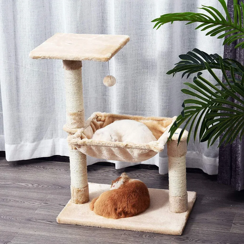 Katzenbaum mit Sisalsäulen