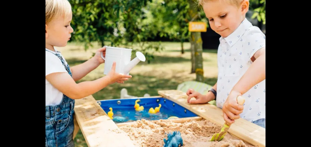 Spiel- und Picknicktisch Surfside, Outdoor-Spieltisch für Kinder aus Holz, Sand-, Wasser- und Picknicktisch, natur