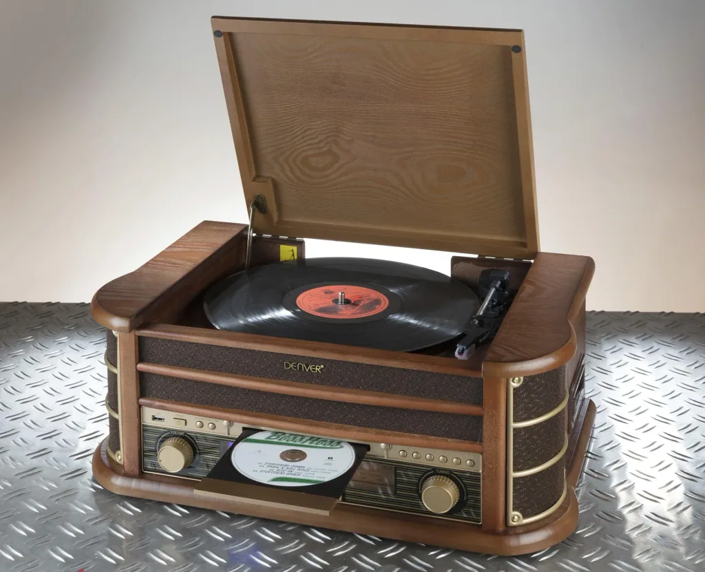 Retro Plattenspieler mit USB, CD, Radio, Kassette und Lautsprechern