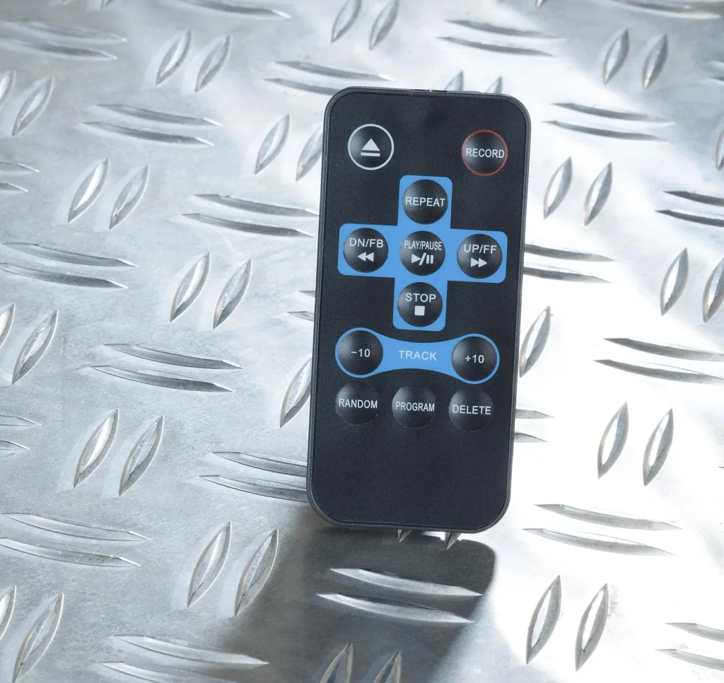 Retro Plattenspieler mit USB, CD, Radio, Kassette und Lautsprechern