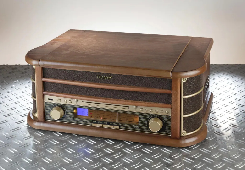Retro Plattenspieler mit USB, CD, Radio, Kassette und Lautsprechern
