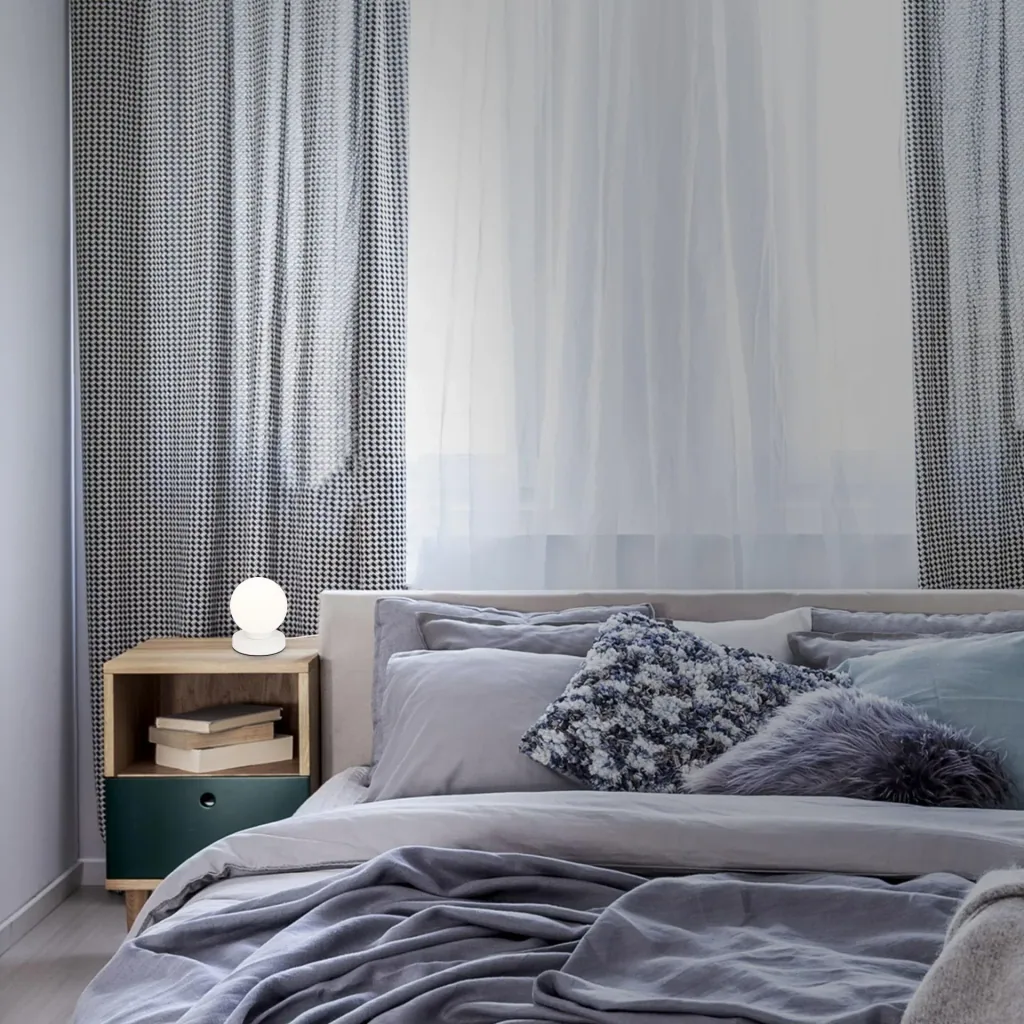PULU Tischleuchte, Metallsockel weiß, Opal Glas, Kabelschalter, E14 Fassung