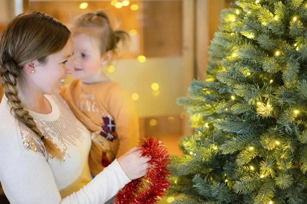 Evergreen Künstlicher Weihnachtsbaum Vermont Fichte inklusive Lichterkette 180 cm Grün