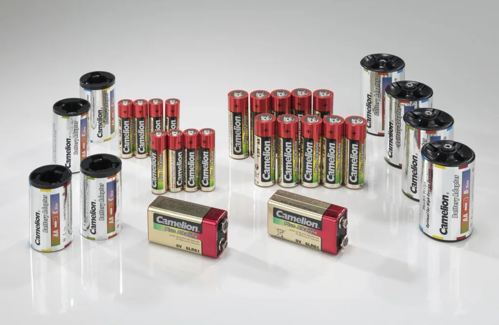Plus Alkaline Batteriebox mit Batterietester und Adapter - 29-teilig