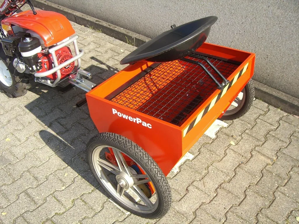 Salz- und Düngerstreuer mit 100 Liter Streuinhalt