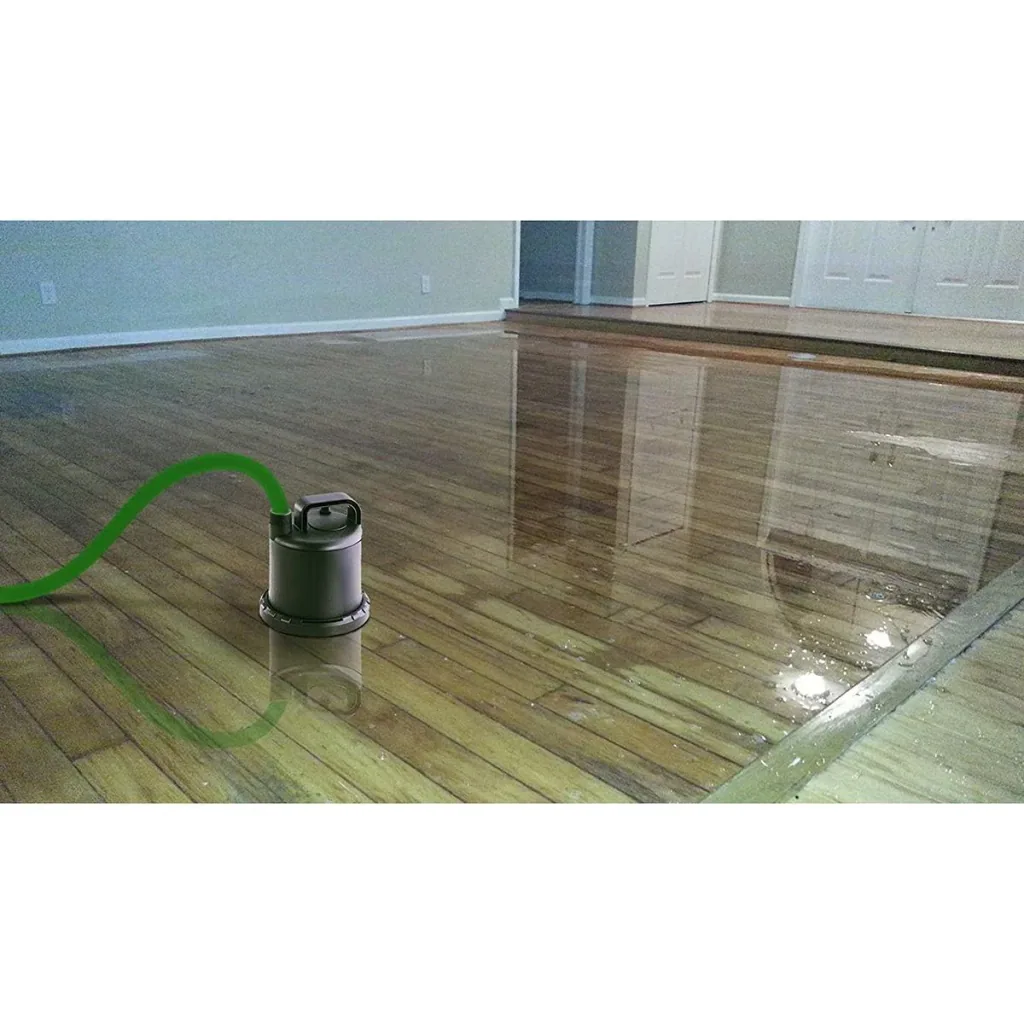 Flachwasser-Tauchpumpe E 160 NA, Ansaugung bis 3 mm, 90 Watt INCL-Gartenschlauch 15m, Düse, Armaturen und Hahn 1".