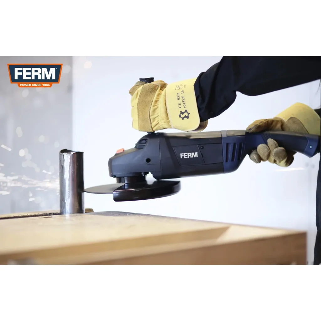 AGM1088 Winkelschleifer 2500W - 230mm - Soft Start - Spindelarretierung - Soft Griff - Mit Verstellbare Seitengriff und