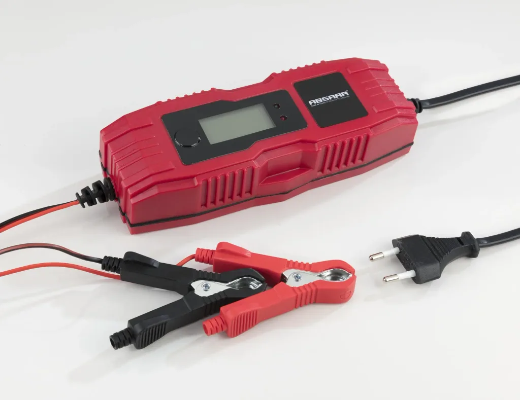 Batterie-Ladegerät 6/12 Volt - 4 Ampere
