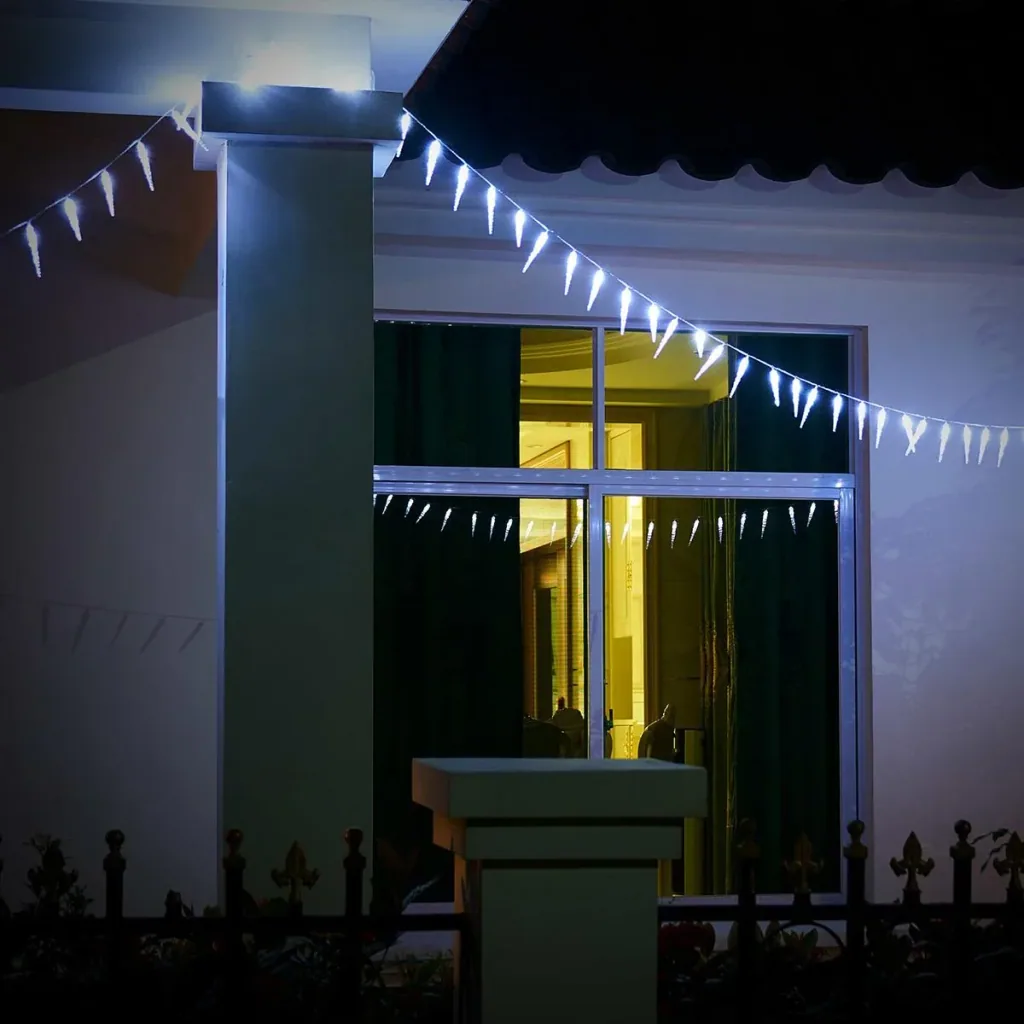 Eiszapfen Weihnachtsbeleuchtung - festliche Lichter - 80 LEDS - 13 m - hellweiß
