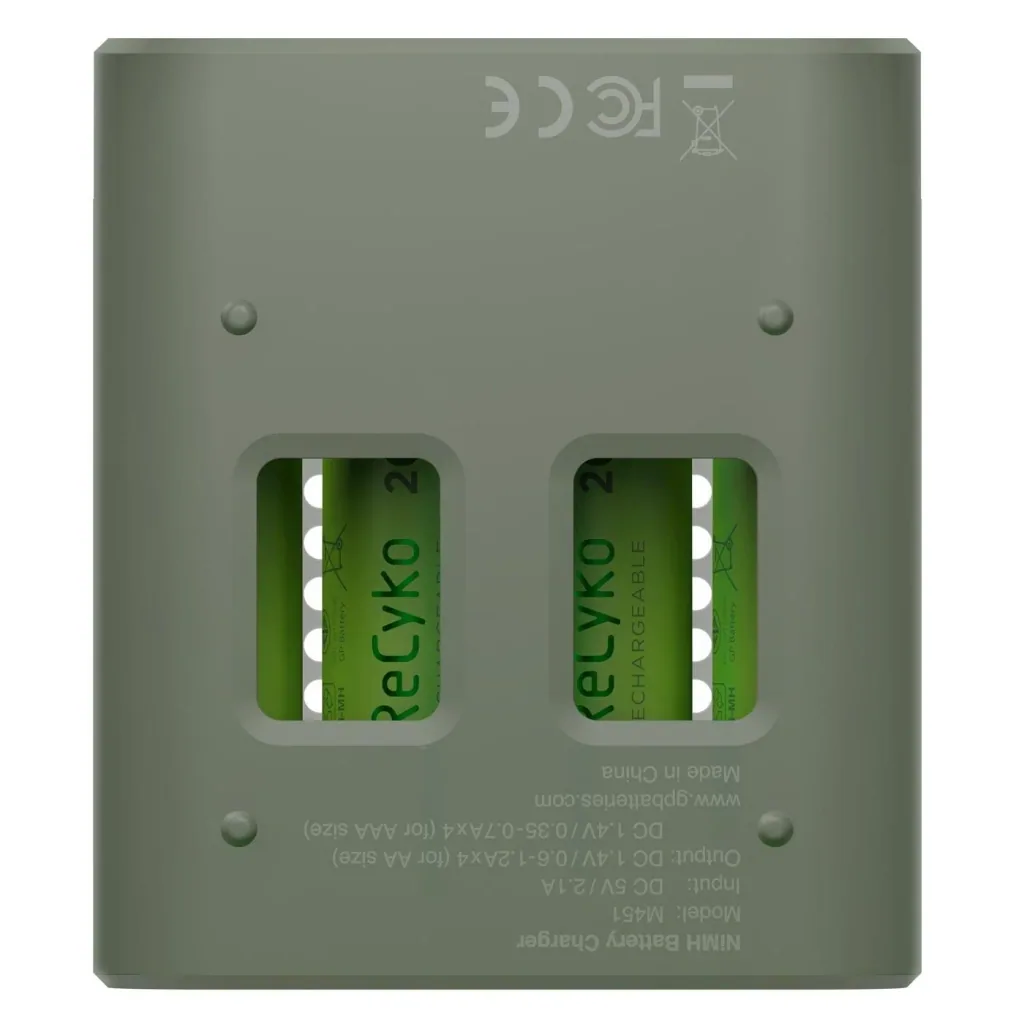 USB Schnellladeadegerät für 4 AA / AAA NiMH Akkus inklusive 4 Stück ReCyko Mignon (AA) NiMH Akkus mit 2600 mAh