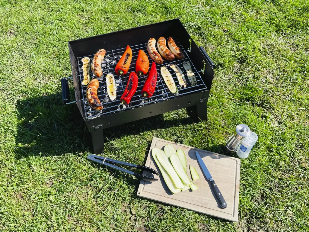 Portabler Holzkohlegrill CARVAO
