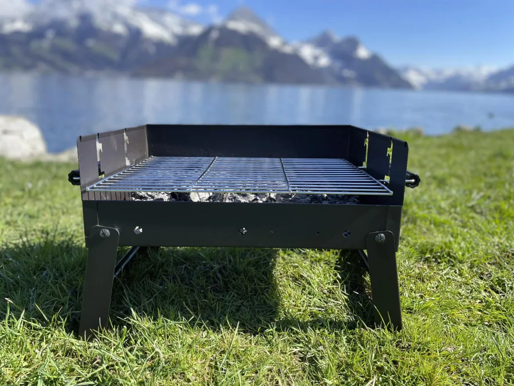 Portabler Holzkohlegrill CARVAO