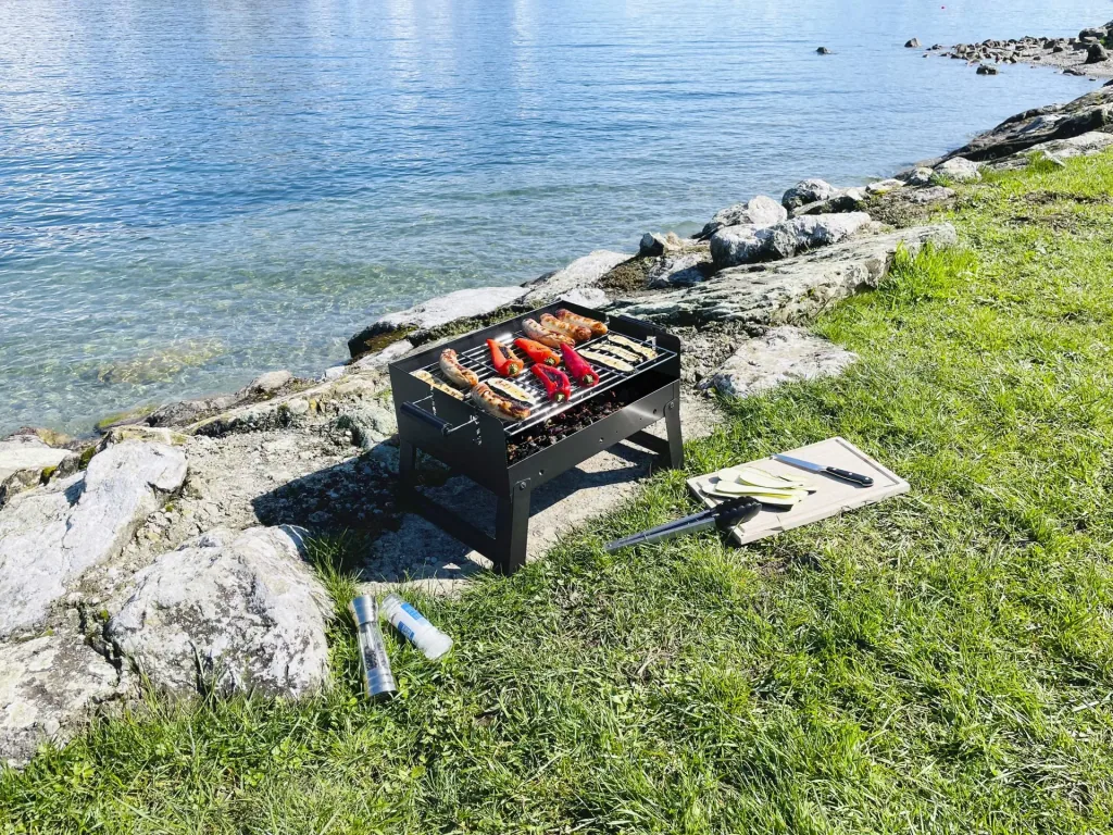 Portabler Holzkohlegrill CARVAO