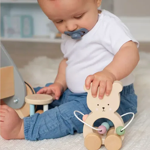 Jabadabado Kinderspielzeug, Schiebetier, Schiebespielzeug - Teddy mit Motorikschleife