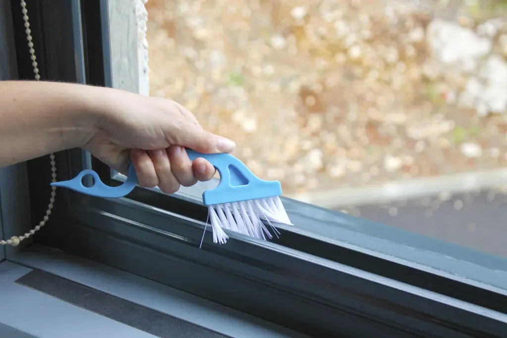 Fensterrahmenbürste 2in1