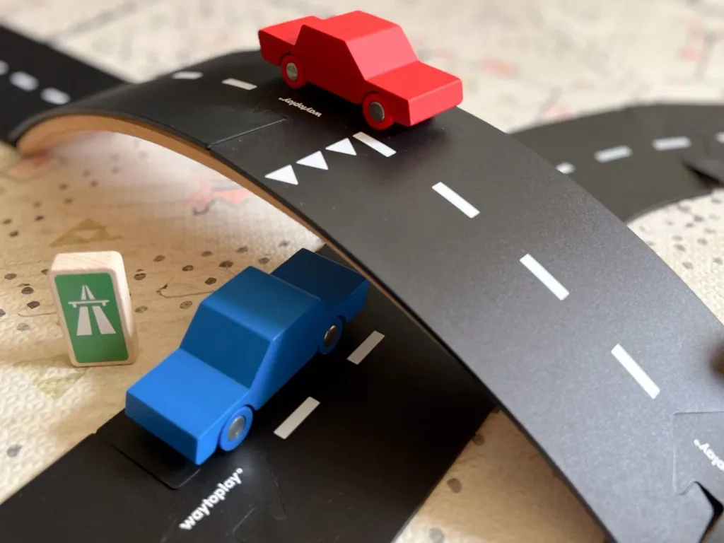 Waytoplay Spielzeug Rennstrecke + 2 Auto, Geschenkset