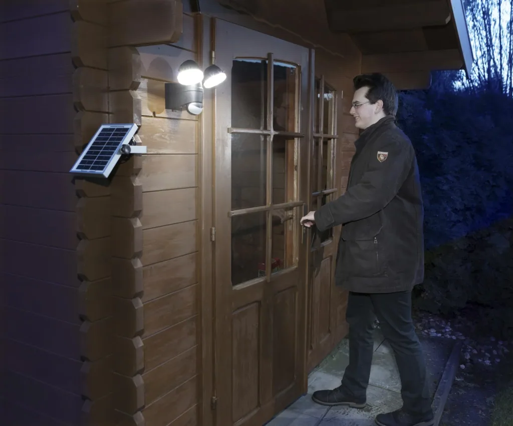 Duo Strahler mit Solarpanel und Bewegungsmelder