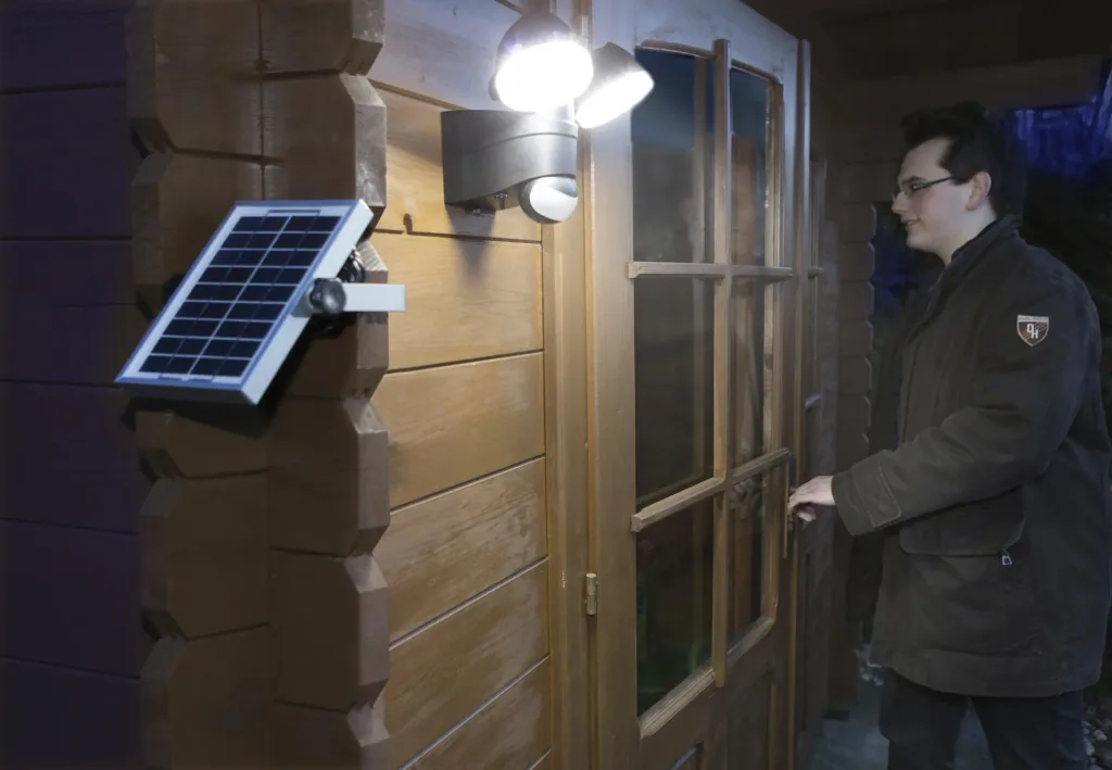 Duo Strahler mit Solarpanel und Bewegungsmelder