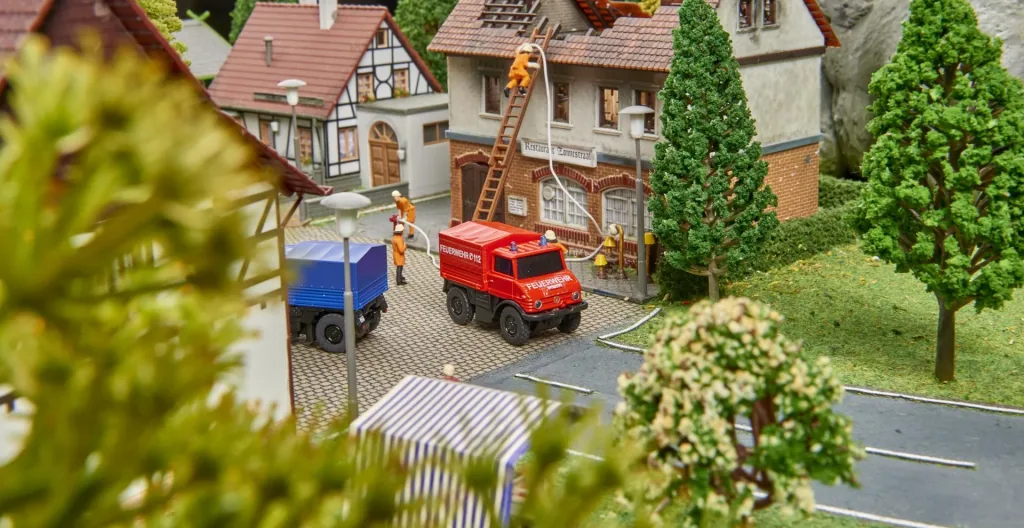 Fahrzeug MB Unimog U406 Feuerwehr 2.4 G 100 % 1:87