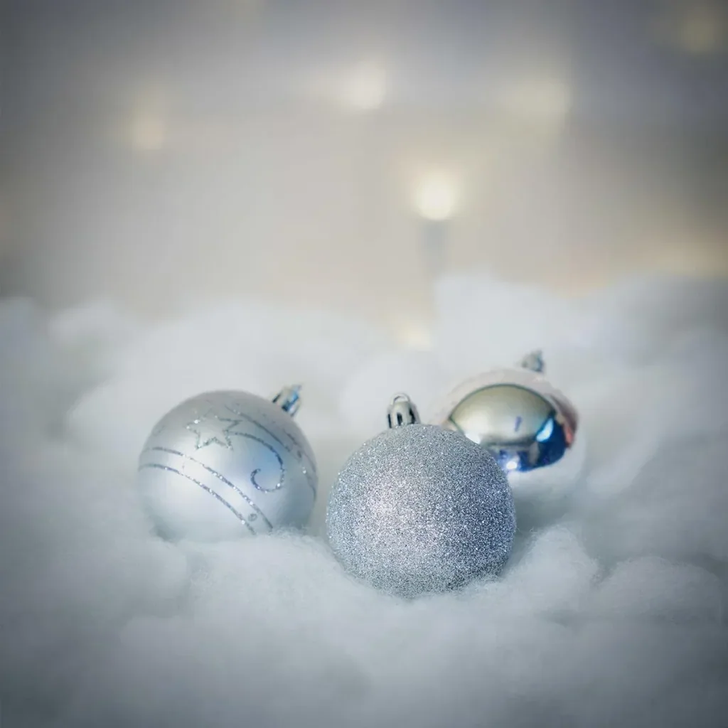 Weihnachtskugeln 24 Stück Silber - Durchmesser 6cm