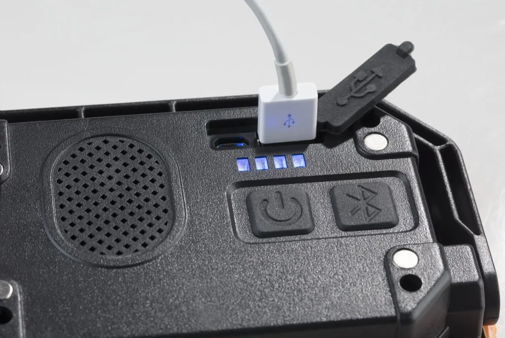 LED Arbeitsleuchte mit Bluetooth Lautsprecher