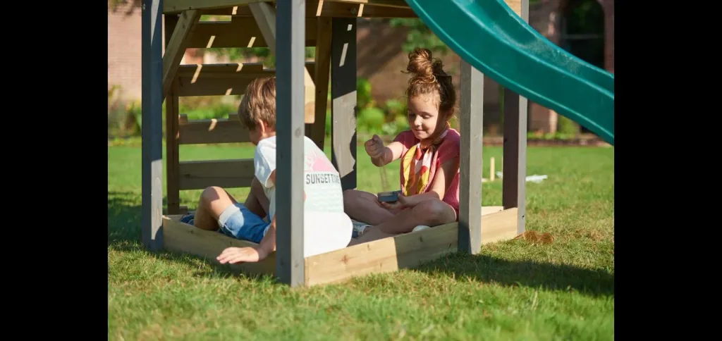 Holz Spielgerüst Barbary, Outdoor-Klettergerüst für Kinder, Doppelschaukel, Rutsche, Leiter, Sandkasten, anthrazit