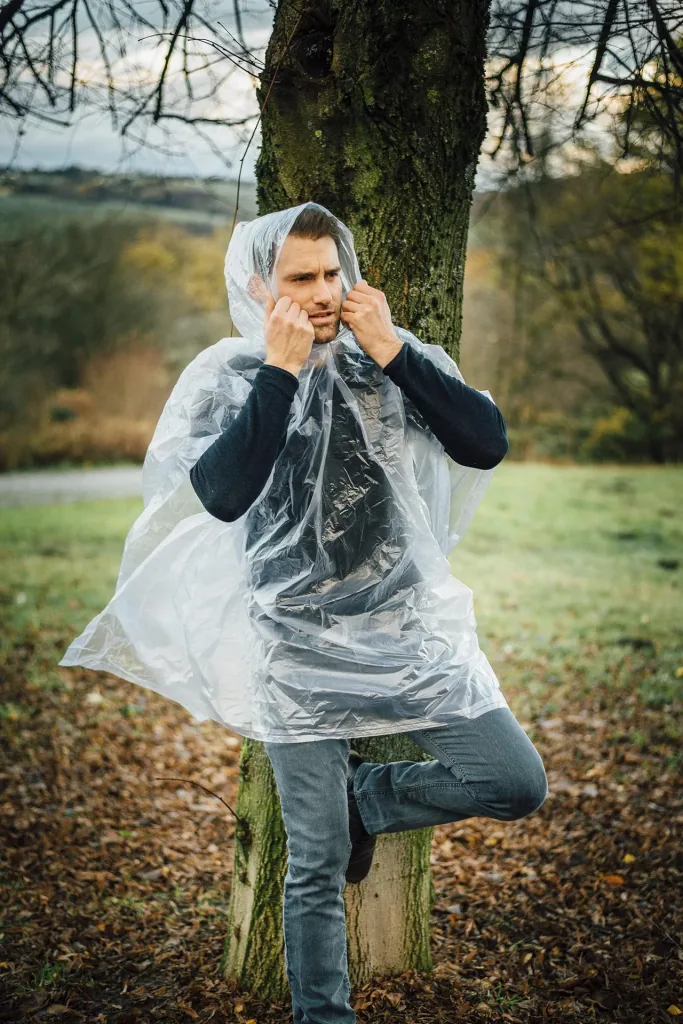 Regenponcho in Einheitsgröße, wasserfest, mit Druckknöpfen, Farbe transparent
