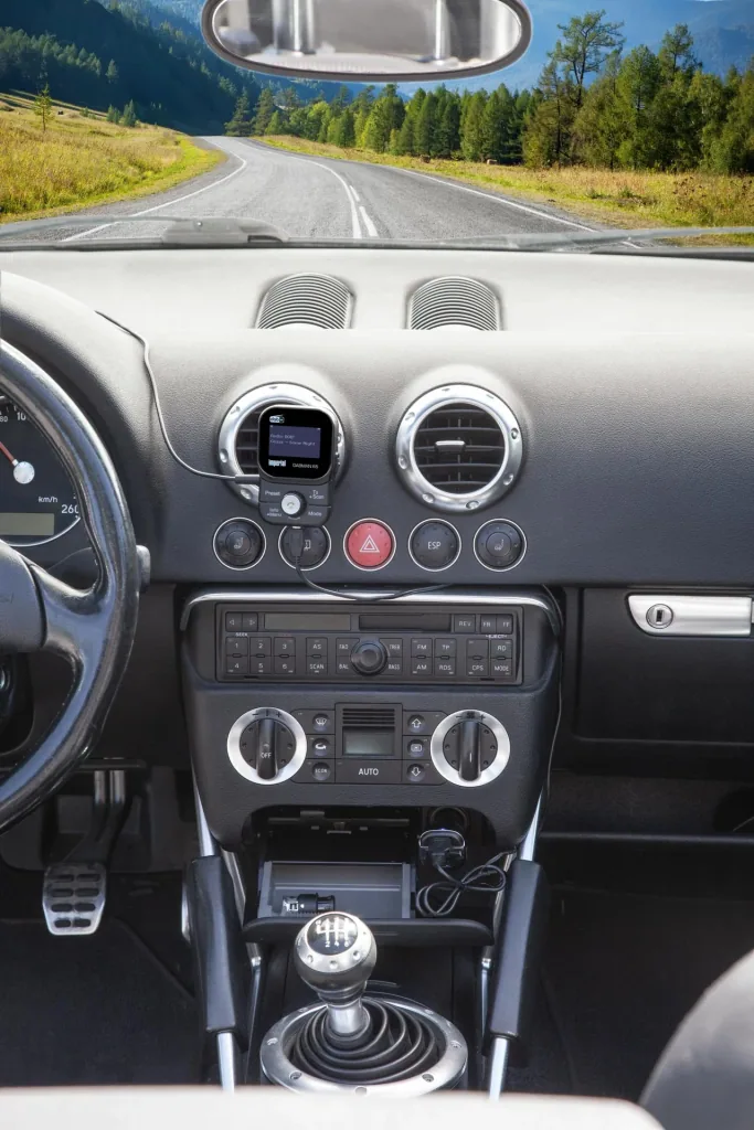 mobiler DAB+ Empfänger Dabman 65 (Akku, FM Transmitter für Auto, Bluetooth, Magnet Halter; Antenne) schwarz