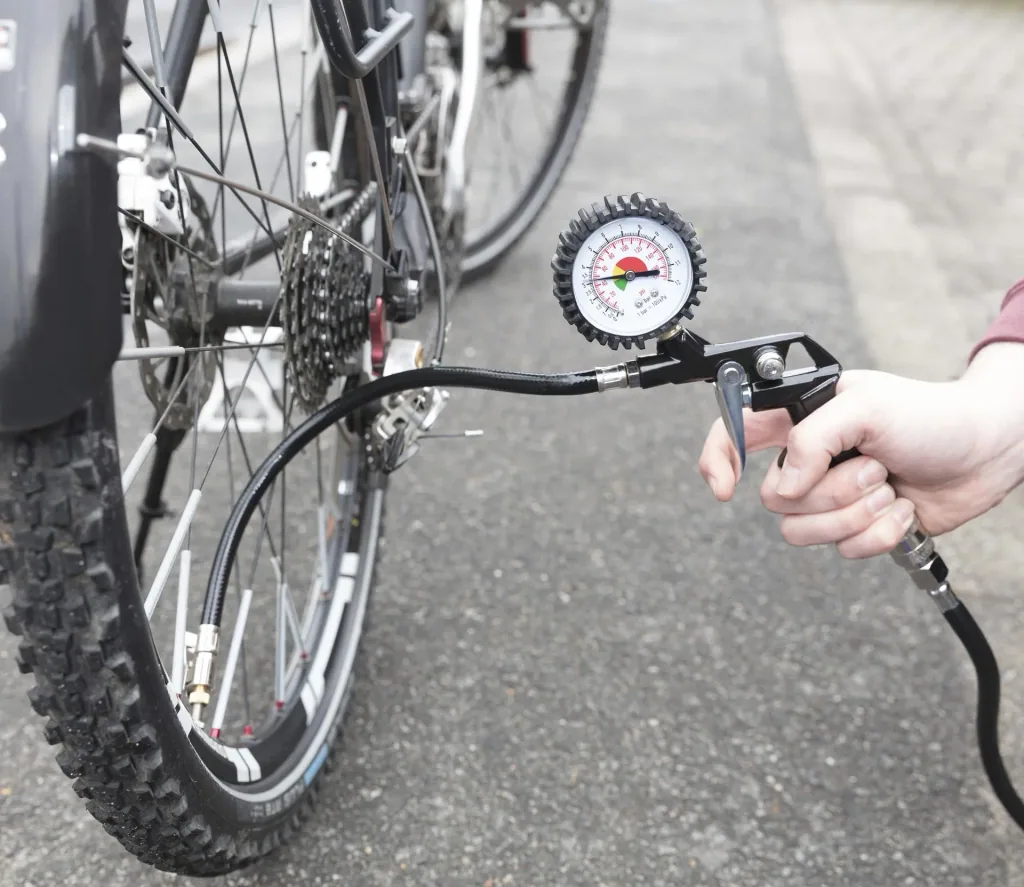 Kompressor "Air Box" 1100 Watt + Gratis dazu SCHECKKARTEN MULTI-TOOL