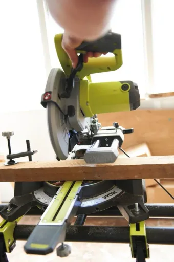 Kapp- und Gehrungssäge mit Zugfunktion, 1500 Watt, Sägeblattdurchmesser 216 mm