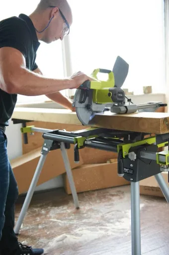 Kapp- und Gehrungssäge mit Zugfunktion, 1500 Watt, Sägeblattdurchmesser 216 mm