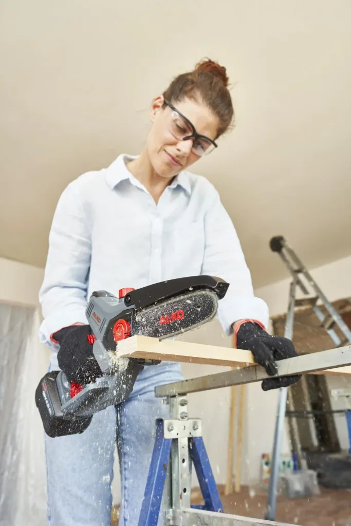 Akku-Minikettensäge CSM 1815 inklusive 1 Akku und Ladegerät, 18 V BOSCH HOME AND GARDEN COMPATIBLE