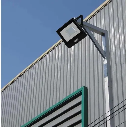 VT-158S LED-Flutlicht mit Sensor - 50 W - 4000 Lm - 3000K - Schwarz
