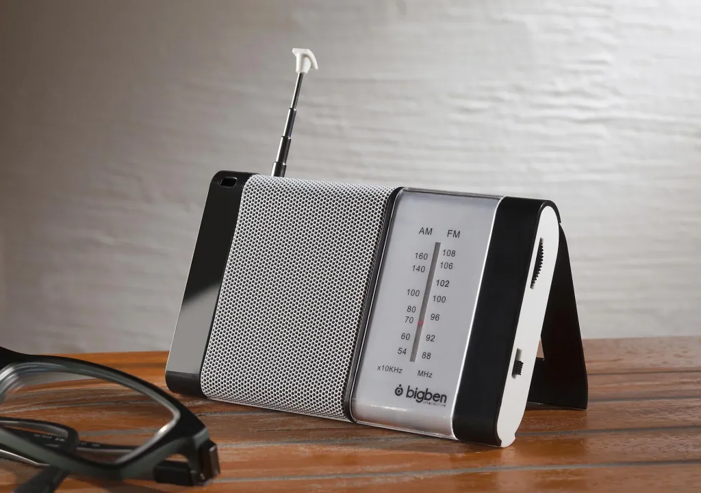 Radio AM/ FM schwarz/ weiß