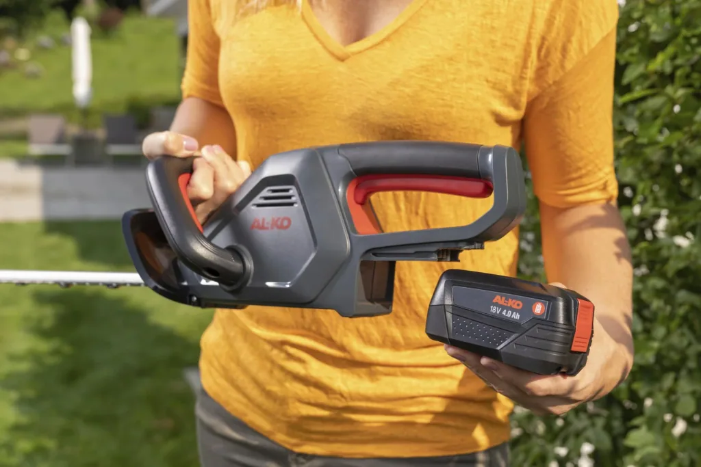 18 V BOSCH HOME AND GARDEN KOMPATIBLER Akku-Heckenschneider HT 1845 - inkl. Akku und Ladegerät