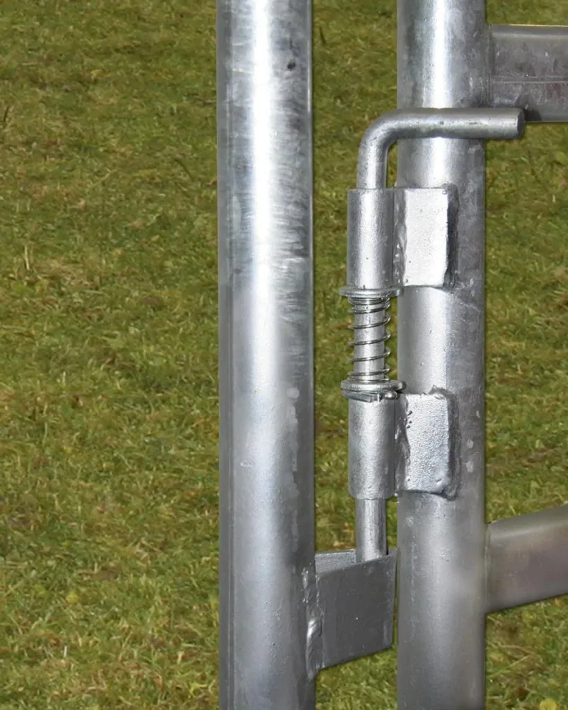 Weidepanel - Zaunelement mit Tor, 2,4 m Länge, Gesamthöhe 2,2 m